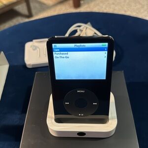 Apple IPod Classic 5th Gen Mint complete!